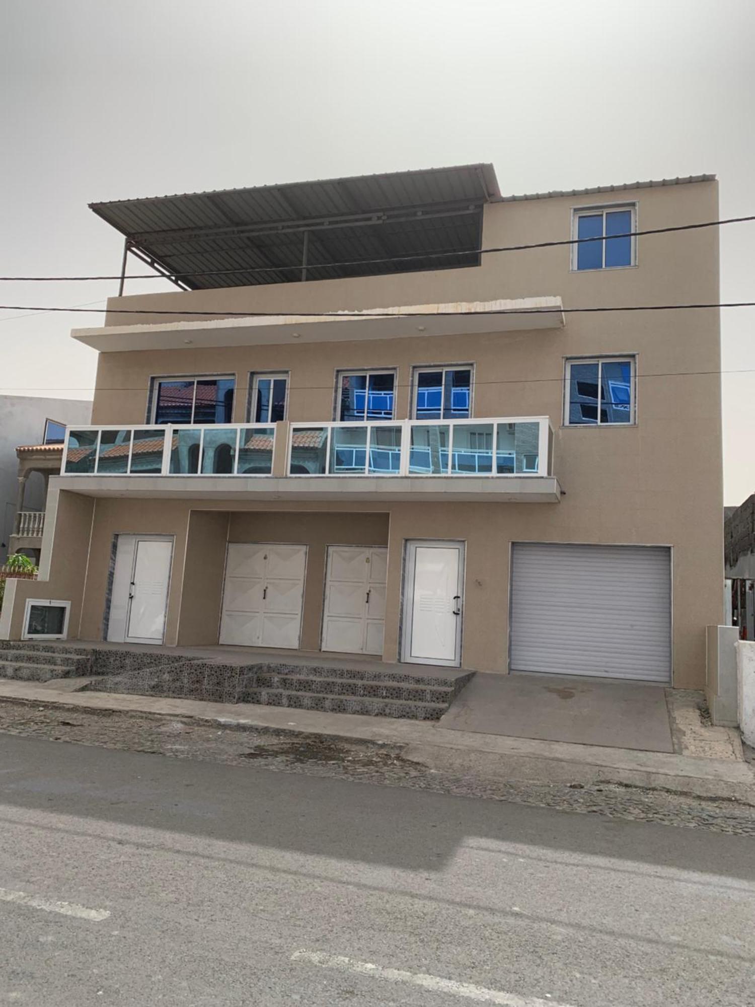 J Martins Apart Hotel Tarrafal  Exterior photo